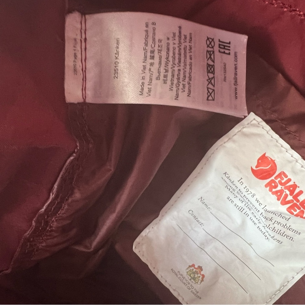 Fjallraven Kanken Classic Backpack - Picture 8 of 11